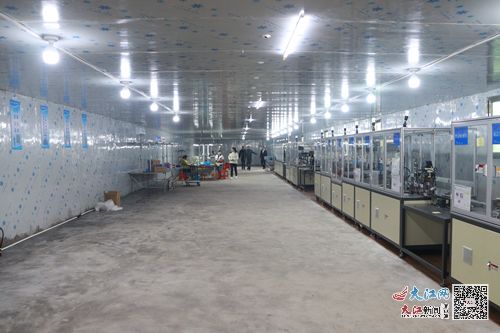 臨川區(qū)羅針鎮(zhèn)電子加工廠讓村民實(shí)現(xiàn) 家門口 就業(yè) 圖